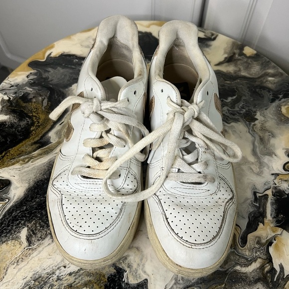 Veja V10 White Rose Gold Sneaker - Picture 4 of 10